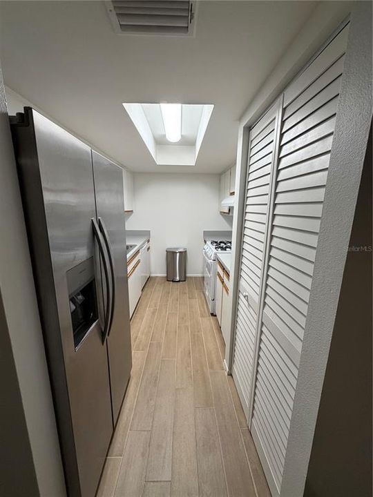 For Rent: $1,200 (1 beds, 1 baths, 648 Square Feet)