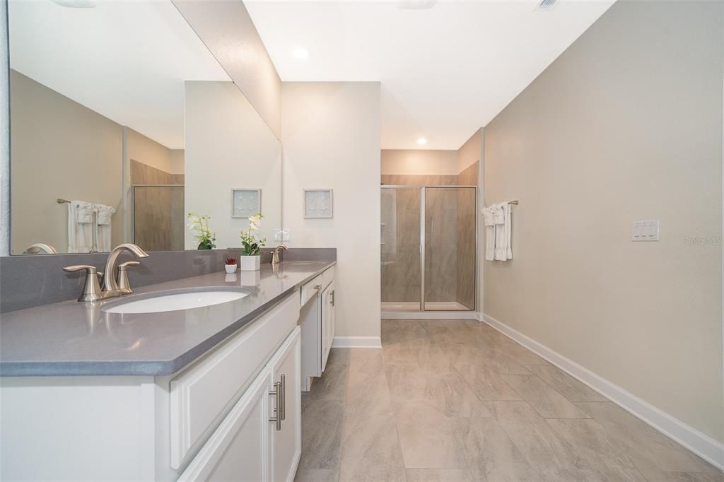 For Sale: $619,000 (5 beds, 5 baths, 3292 Square Feet)