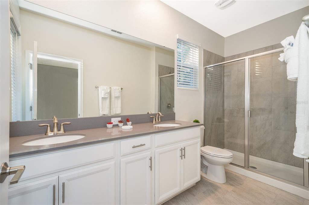 For Sale: $619,000 (5 beds, 5 baths, 3292 Square Feet)