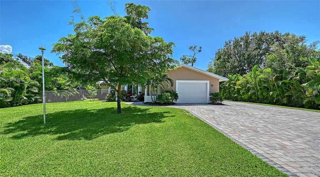 For Sale: $539,999 (2 beds, 2 baths, 1219 Square Feet)