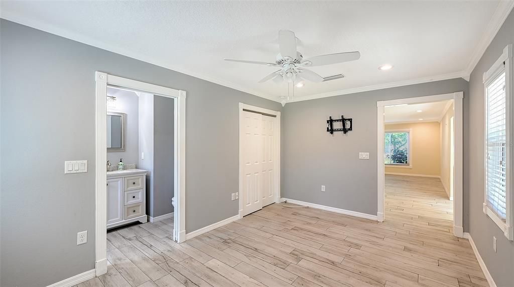 For Sale: $539,999 (2 beds, 2 baths, 1219 Square Feet)