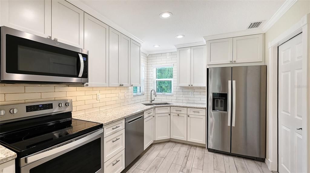 For Sale: $539,999 (2 beds, 2 baths, 1219 Square Feet)