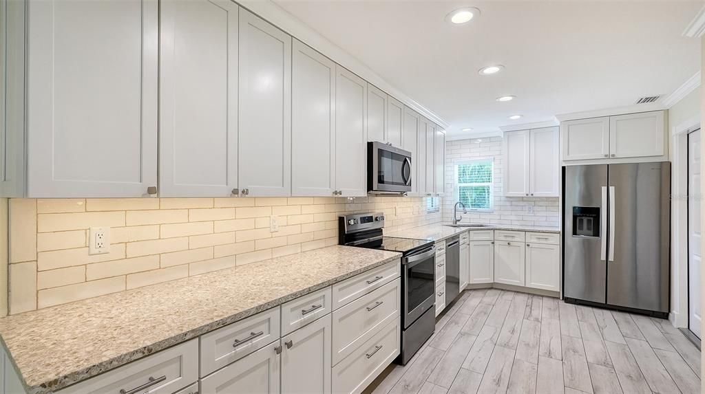 For Sale: $539,999 (2 beds, 2 baths, 1219 Square Feet)