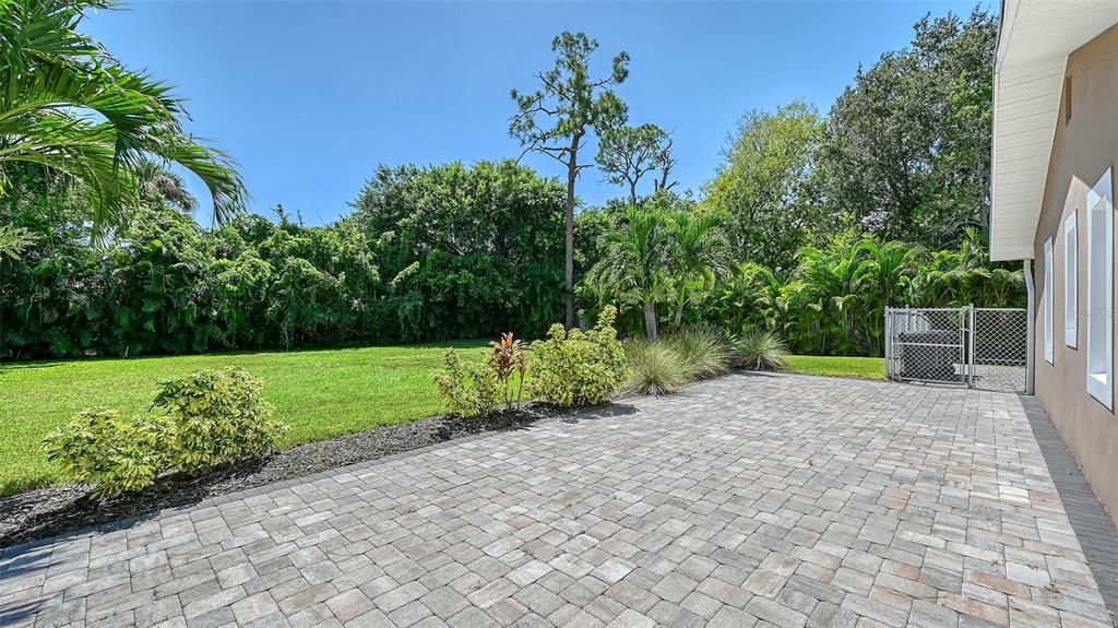 For Sale: $539,999 (2 beds, 2 baths, 1219 Square Feet)