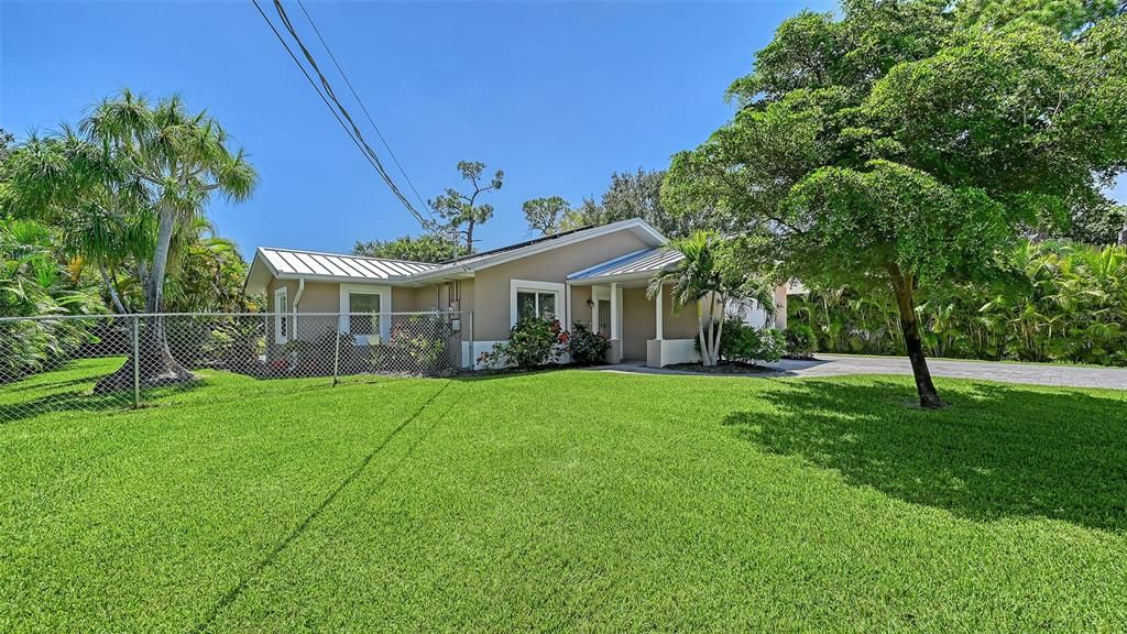For Sale: $539,999 (2 beds, 2 baths, 1219 Square Feet)