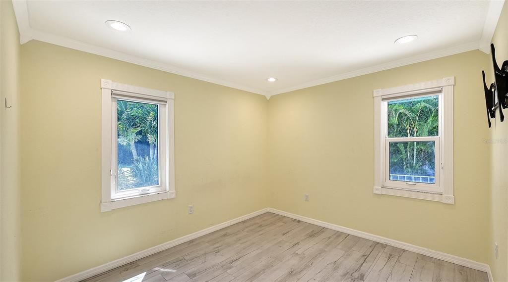 For Sale: $539,999 (2 beds, 2 baths, 1219 Square Feet)