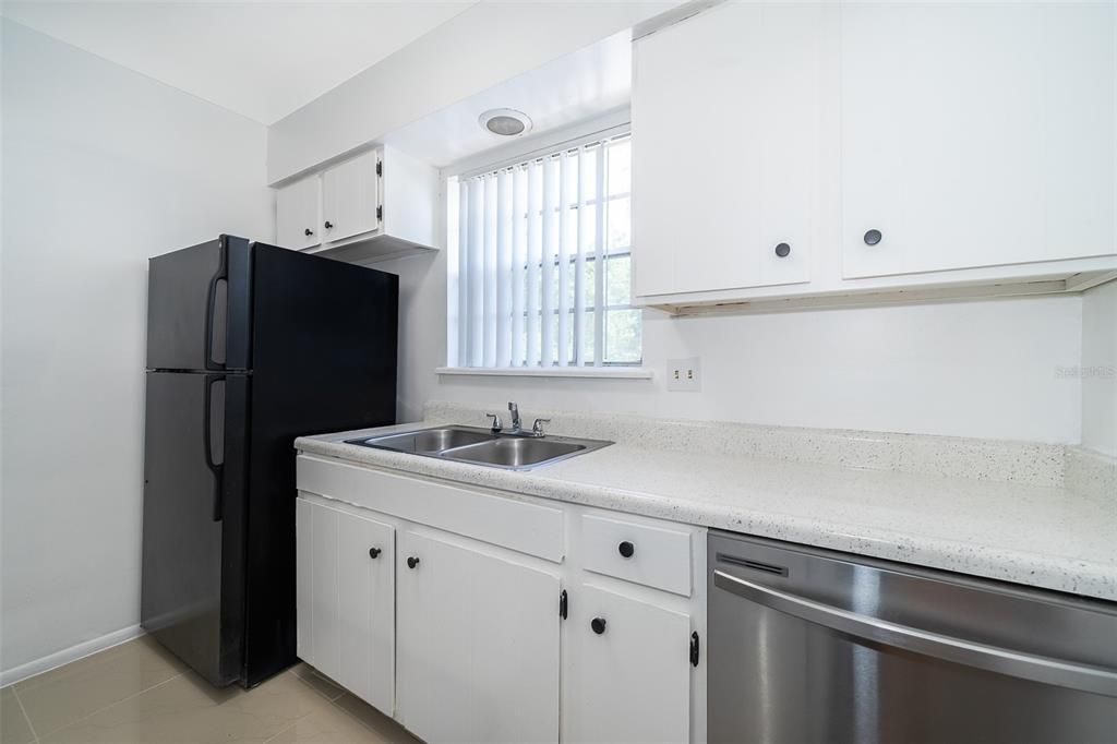 В аренду: $1,450 (2 спален, 2 ванн, 1040 Квадратных фут)