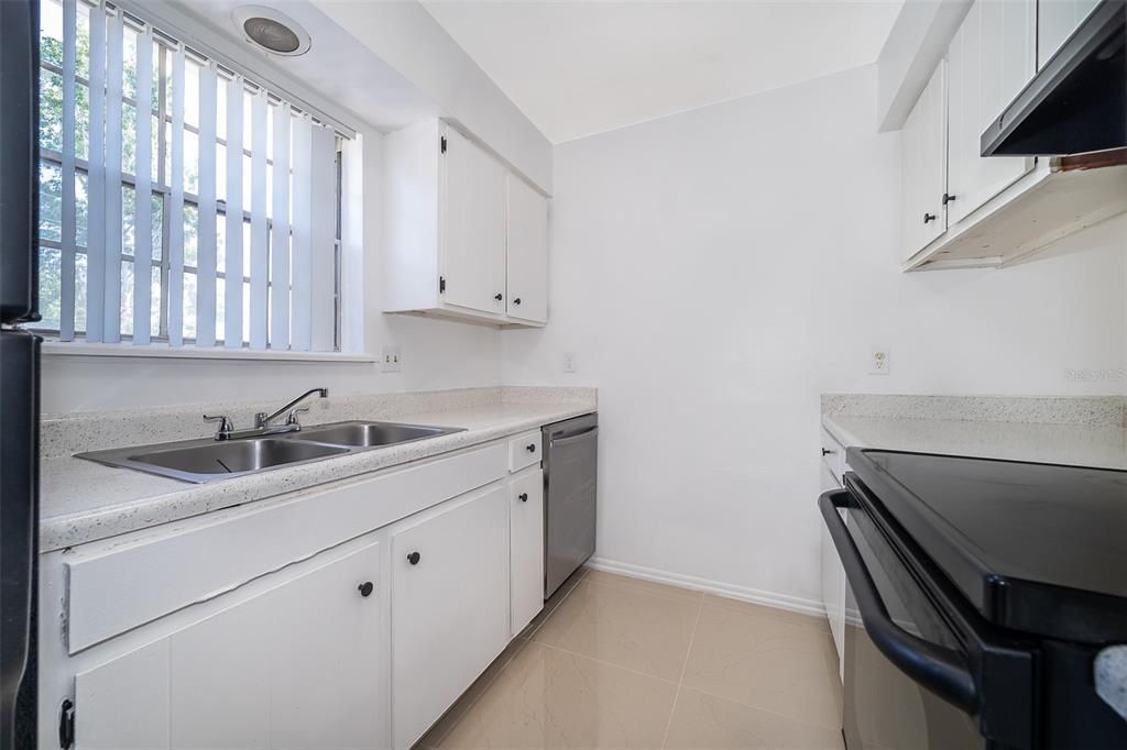 В аренду: $1,450 (2 спален, 2 ванн, 1040 Квадратных фут)