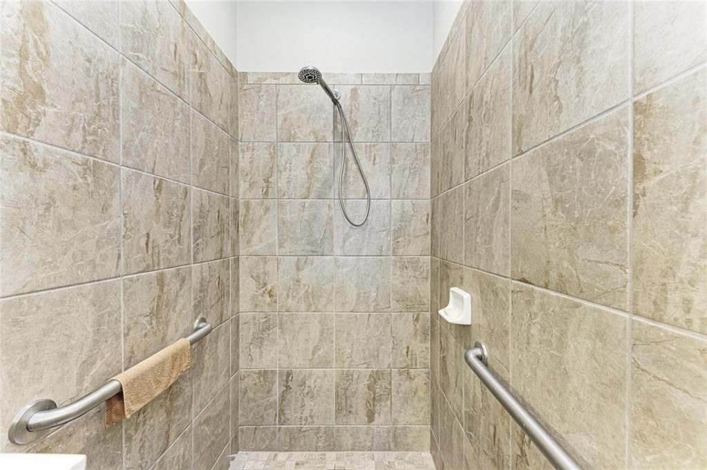 На продажу: $399,900 (2 спален, 2 ванн, 1632 Квадратных фут)