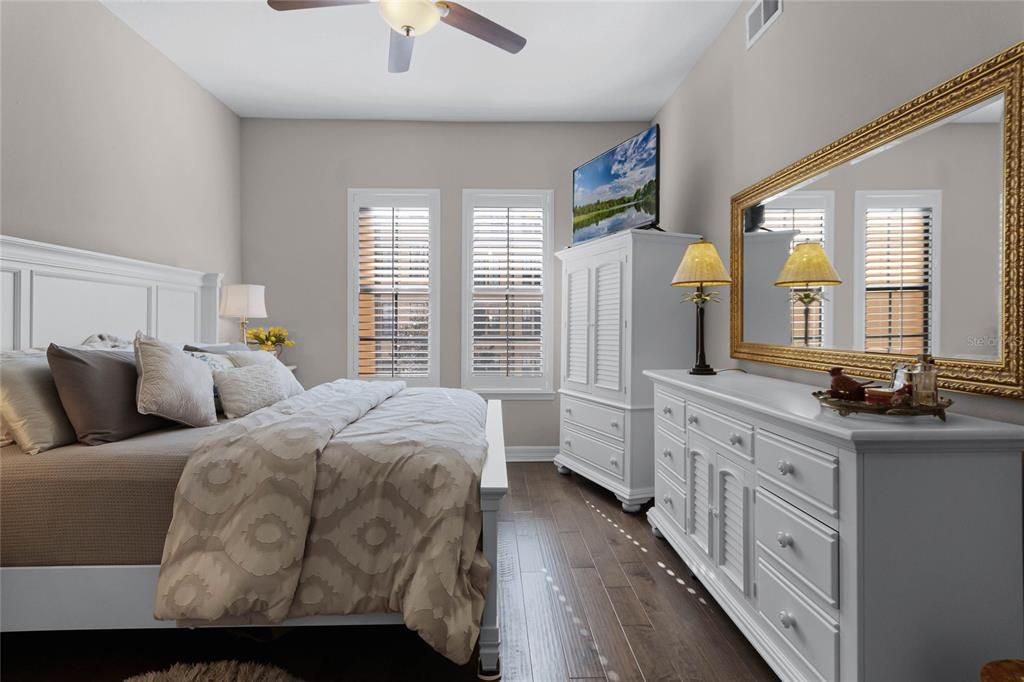 For Sale: $399,000 (1 beds, 1 baths, 1073 Square Feet)