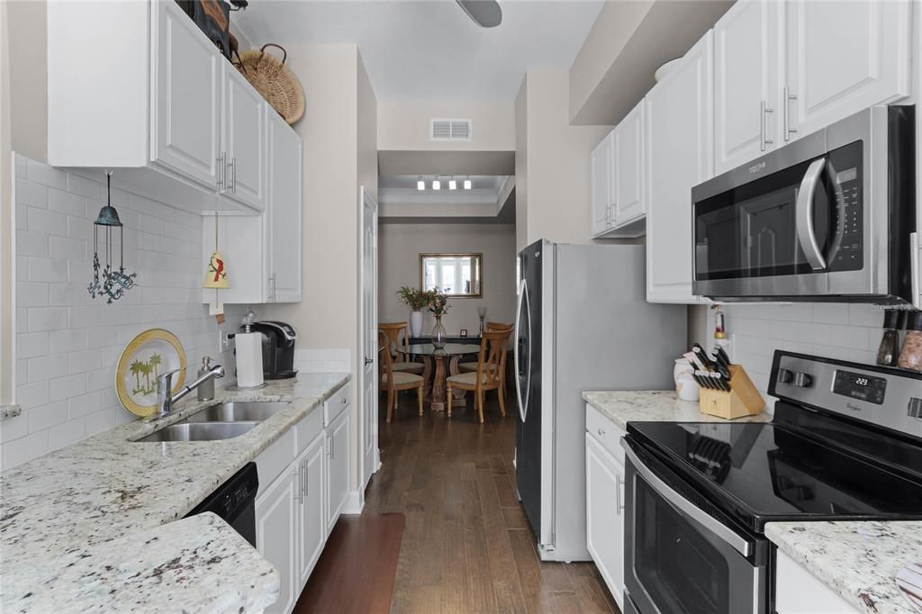 For Sale: $399,000 (1 beds, 1 baths, 1073 Square Feet)