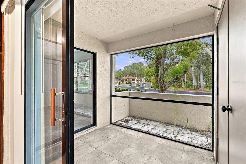 На продажу: $159,500 (2 спален, 2 ванн, 924 Квадратных фут)