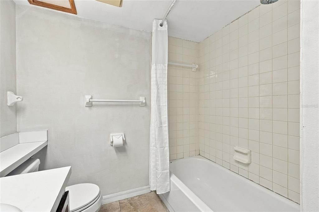На продажу: $159,500 (2 спален, 2 ванн, 924 Квадратных фут)