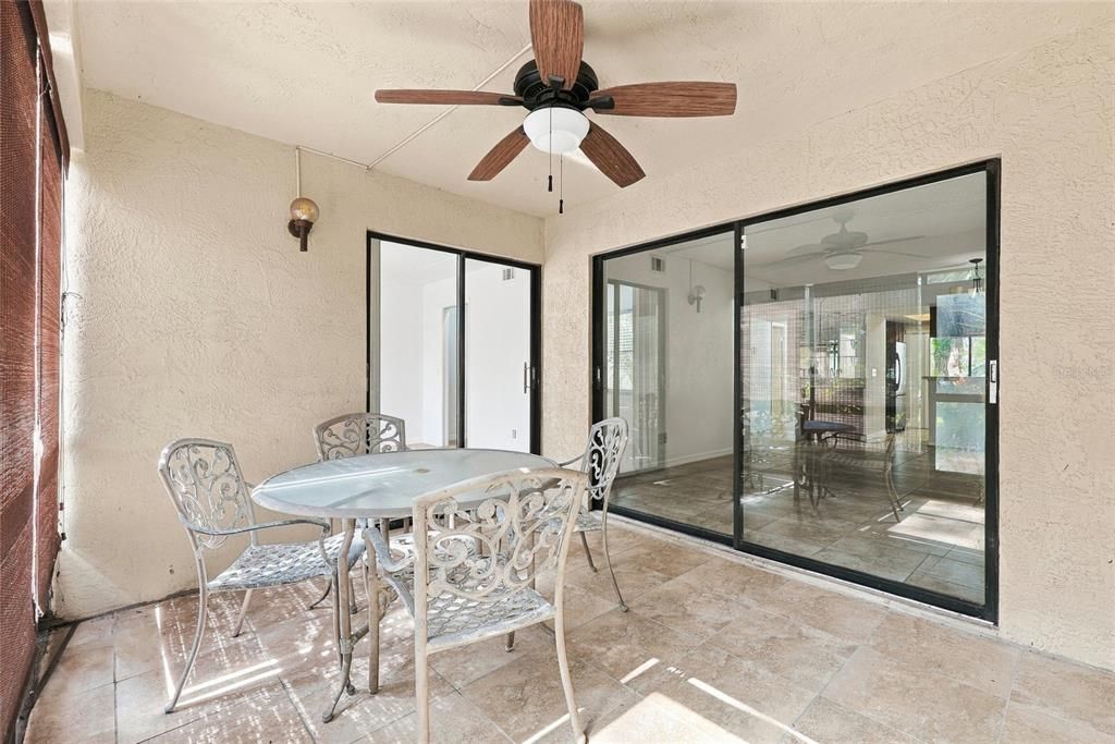 На продажу: $159,500 (2 спален, 2 ванн, 924 Квадратных фут)