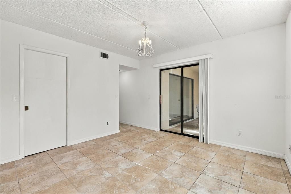 На продажу: $159,500 (2 спален, 2 ванн, 924 Квадратных фут)