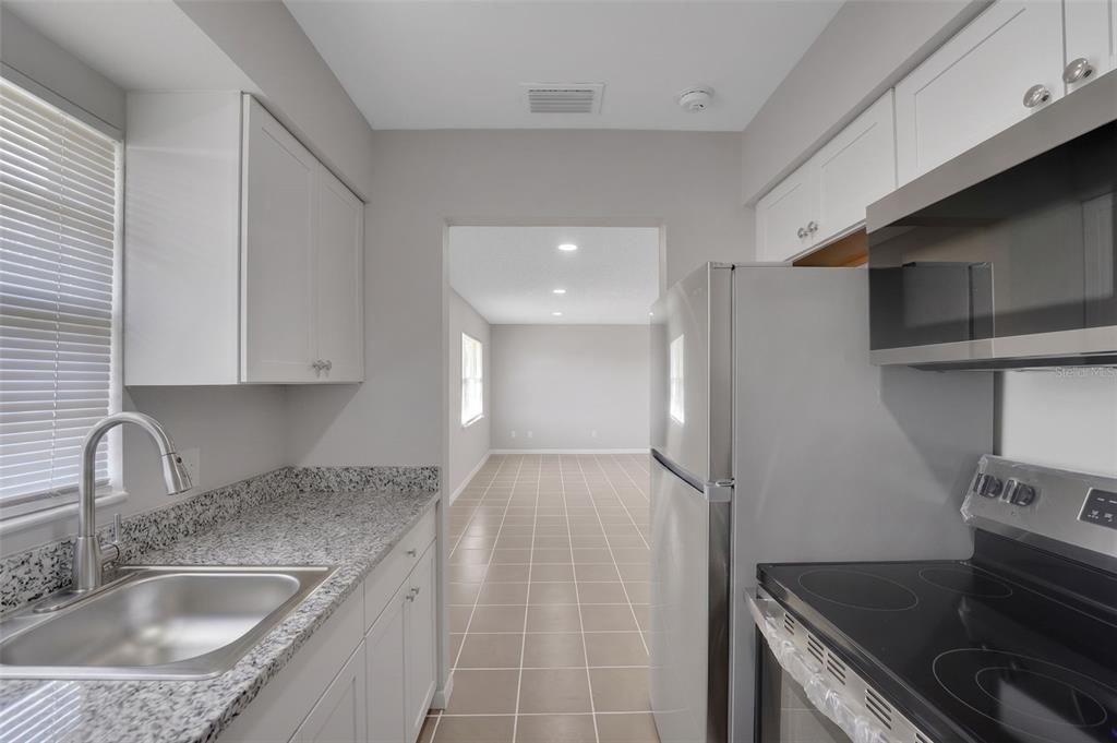 For Sale: $239,000 (3 beds, 1 baths, 1048 Square Feet)