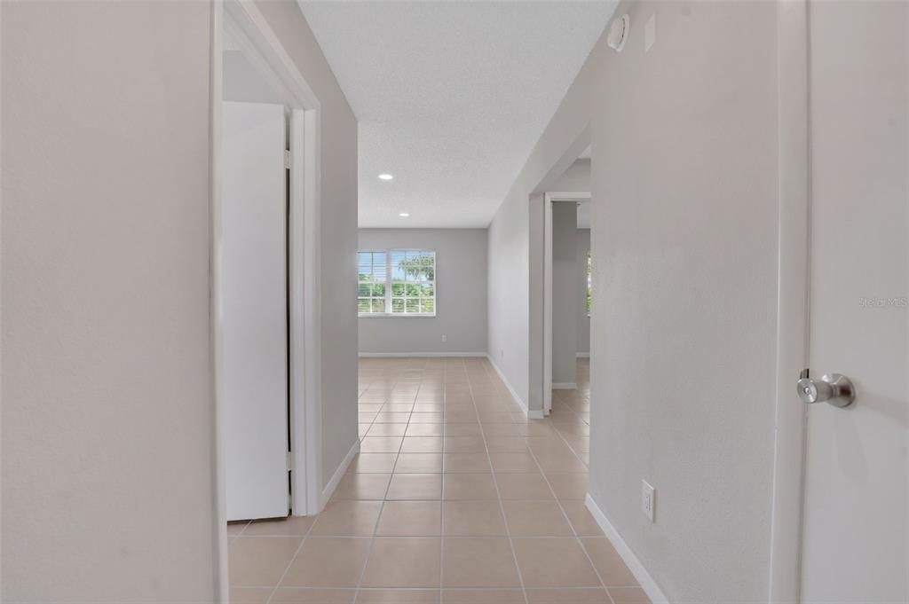 For Sale: $239,000 (3 beds, 1 baths, 1048 Square Feet)