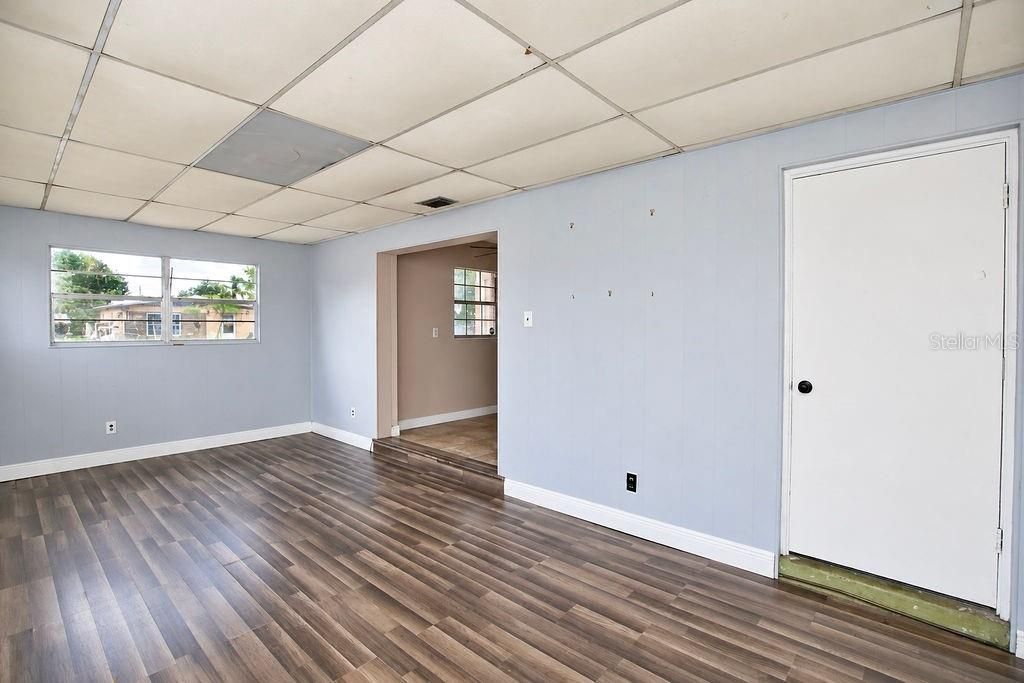 For Sale: $229,900 (3 beds, 1 baths, 1114 Square Feet)