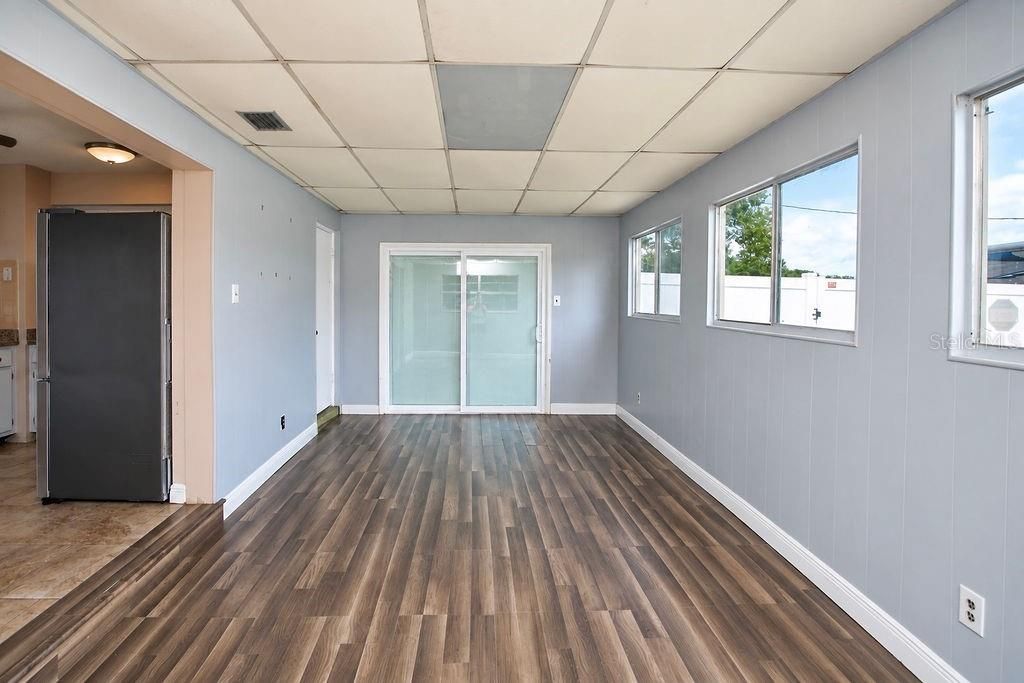 For Sale: $229,900 (3 beds, 1 baths, 1114 Square Feet)