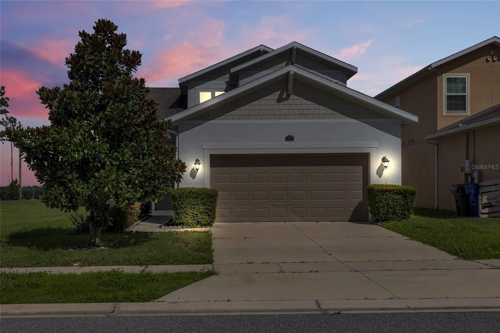 For Sale: $415,000 (3 beds, 2 baths, 1978 Square Feet)