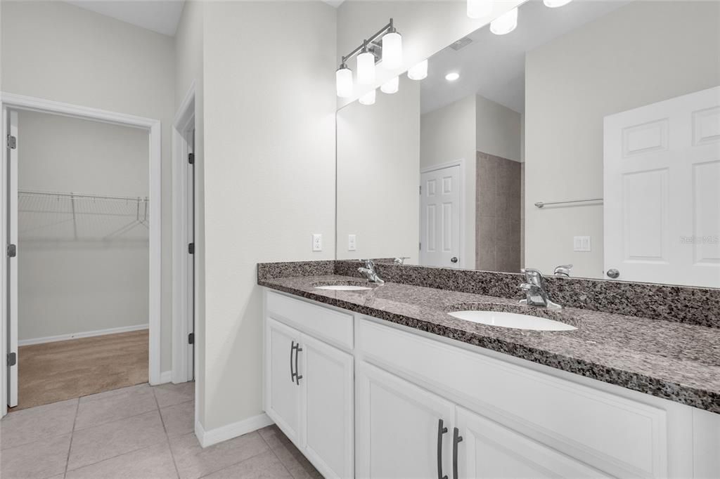For Sale: $415,000 (3 beds, 2 baths, 1978 Square Feet)