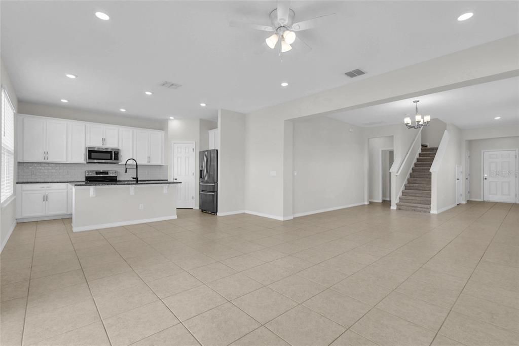 For Sale: $415,000 (3 beds, 2 baths, 1978 Square Feet)