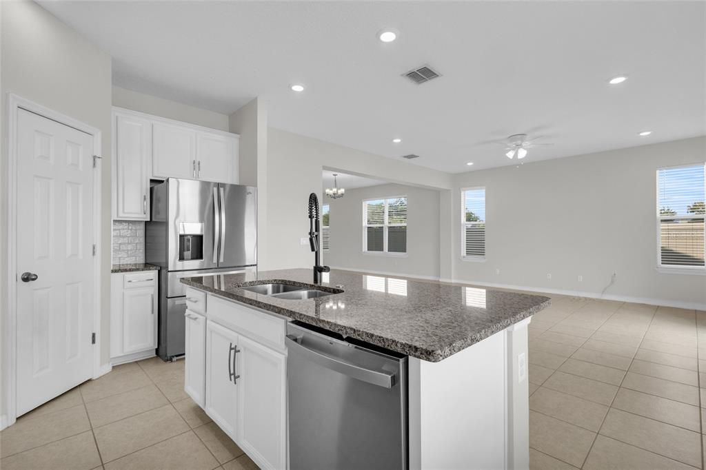 For Sale: $415,000 (3 beds, 2 baths, 1978 Square Feet)