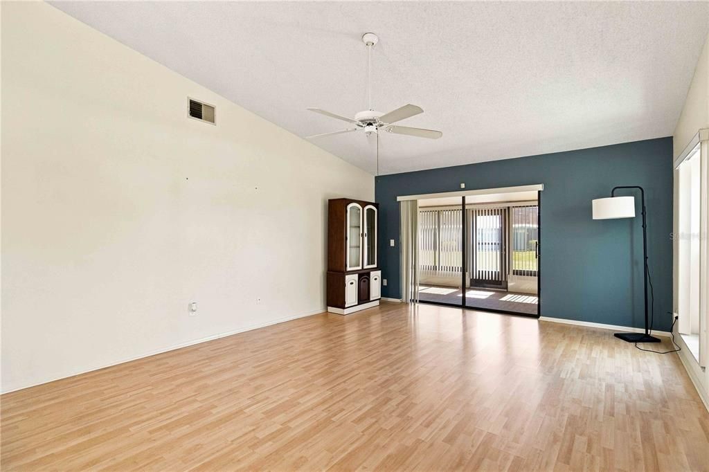 For Sale: $232,000 (2 beds, 2 baths, 1248 Square Feet)