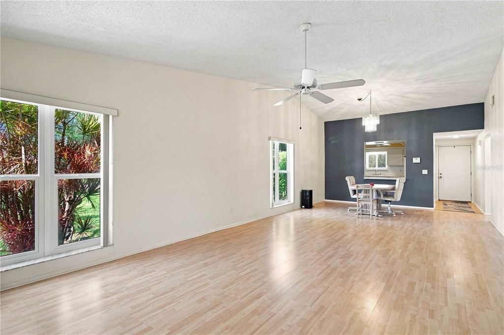 For Sale: $232,000 (2 beds, 2 baths, 1248 Square Feet)