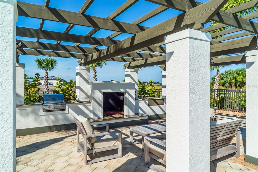 En Venta: $865,000 (3 camas, 3 baños, 2725 Pies cuadrados)