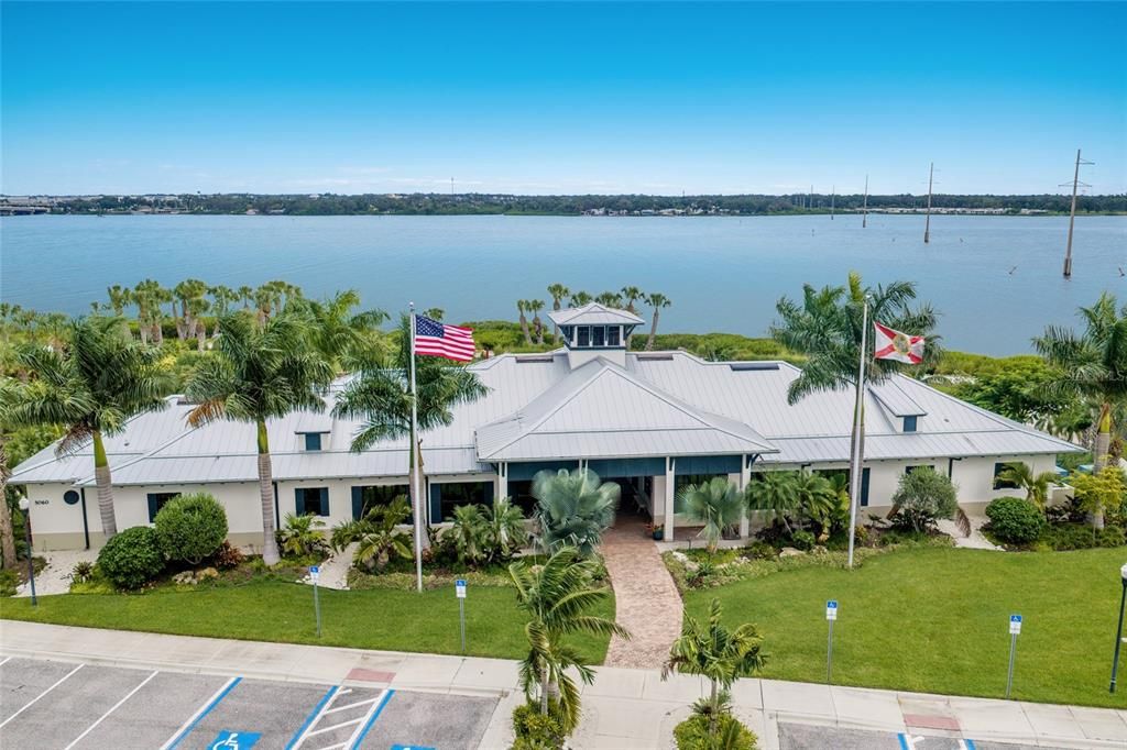 En Venta: $865,000 (3 camas, 3 baños, 2725 Pies cuadrados)