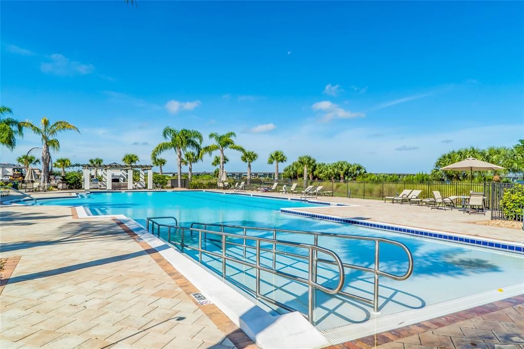 En Venta: $865,000 (3 camas, 3 baños, 2725 Pies cuadrados)