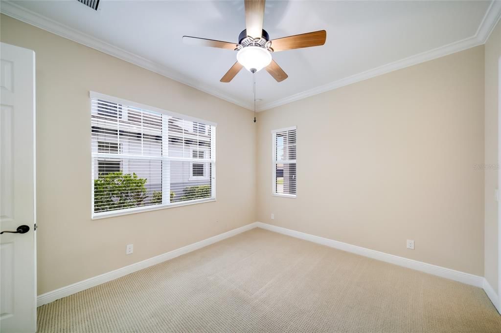 En Venta: $865,000 (3 camas, 3 baños, 2725 Pies cuadrados)