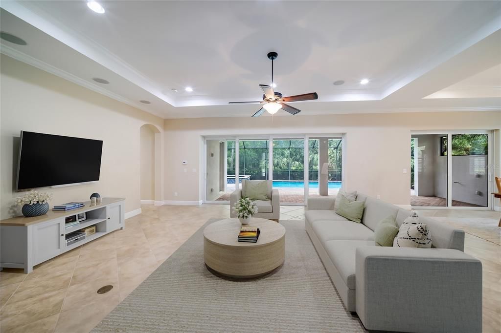 En Venta: $865,000 (3 camas, 3 baños, 2725 Pies cuadrados)