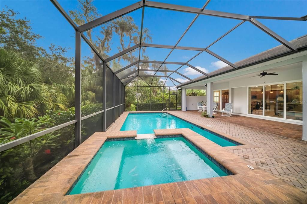 En Venta: $865,000 (3 camas, 3 baños, 2725 Pies cuadrados)