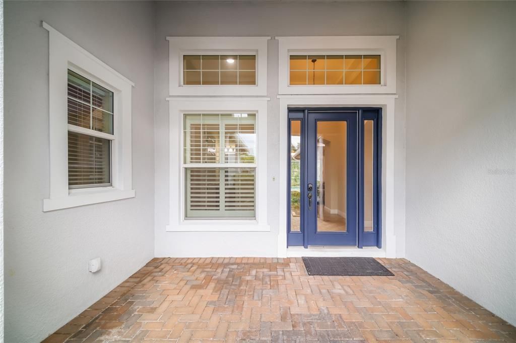 En Venta: $865,000 (3 camas, 3 baños, 2725 Pies cuadrados)