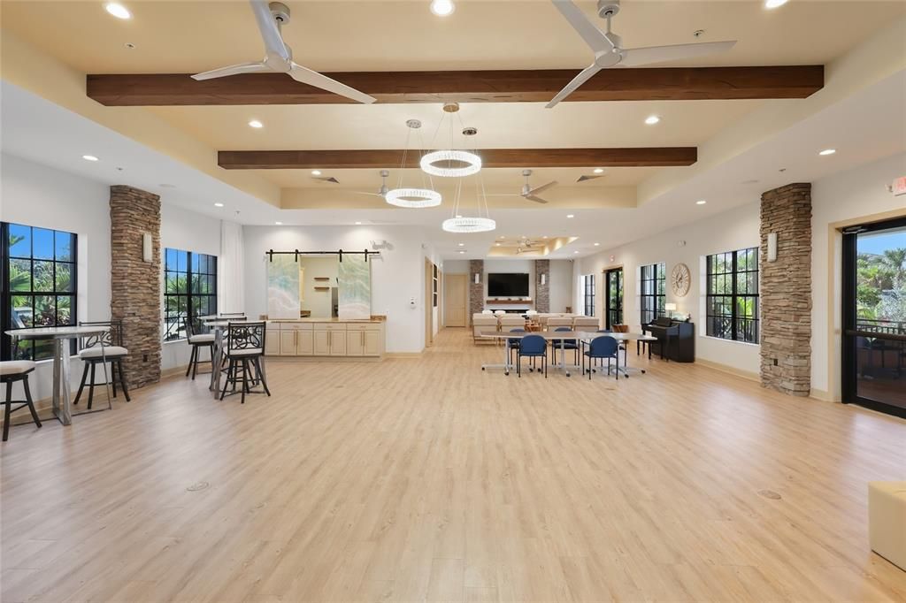 En Venta: $865,000 (3 camas, 3 baños, 2725 Pies cuadrados)