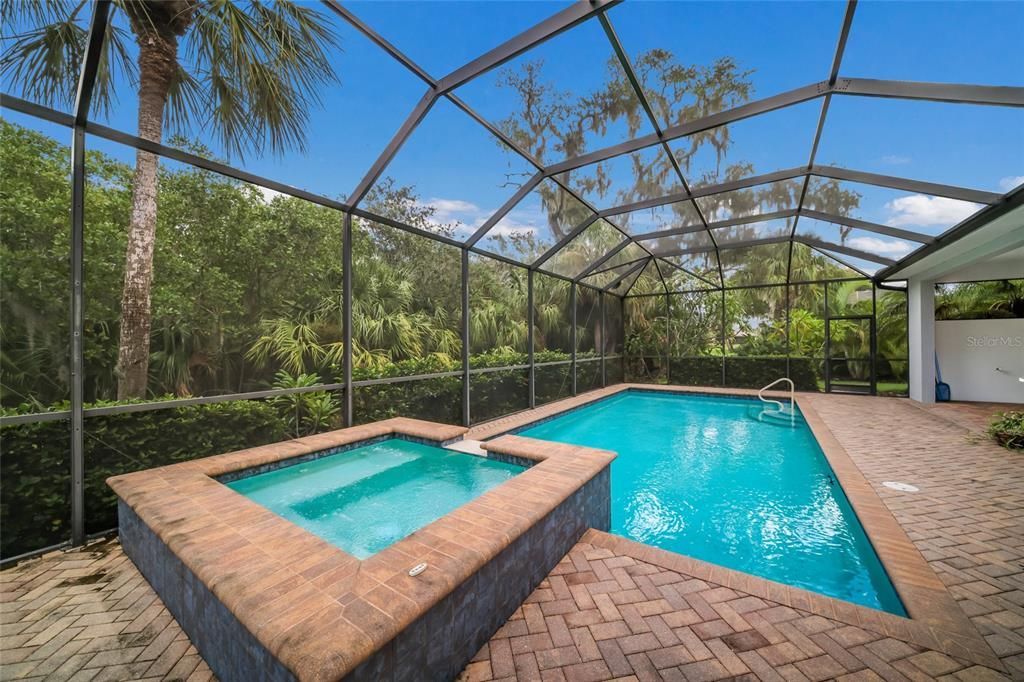 En Venta: $865,000 (3 camas, 3 baños, 2725 Pies cuadrados)