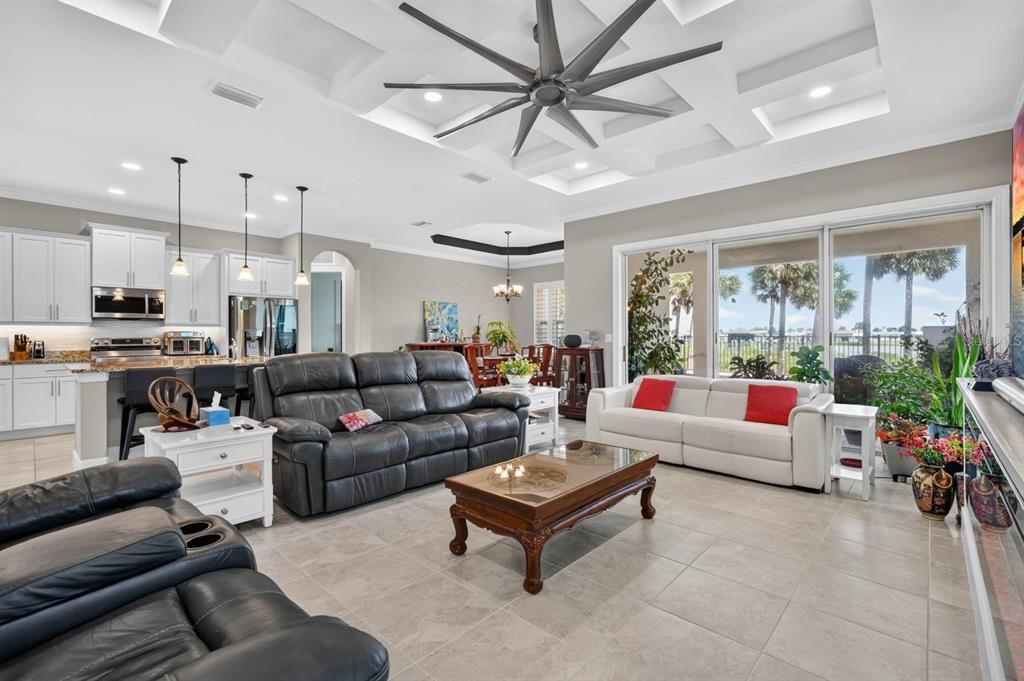 En Venta: $999,000 (3 camas, 3 baños, 2620 Pies cuadrados)