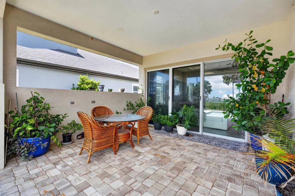 En Venta: $999,000 (3 camas, 3 baños, 2620 Pies cuadrados)