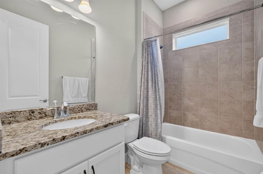 En Venta: $999,000 (3 camas, 3 baños, 2620 Pies cuadrados)