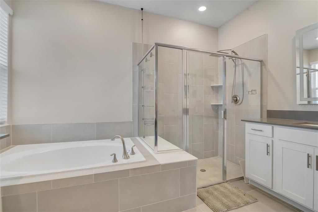 En Venta: $789,000 (4 camas, 3 baños, 2872 Pies cuadrados)