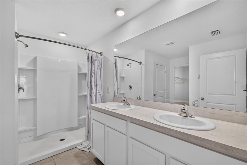 For Sale: $325,000 (4 beds, 2 baths, 1816 Square Feet)