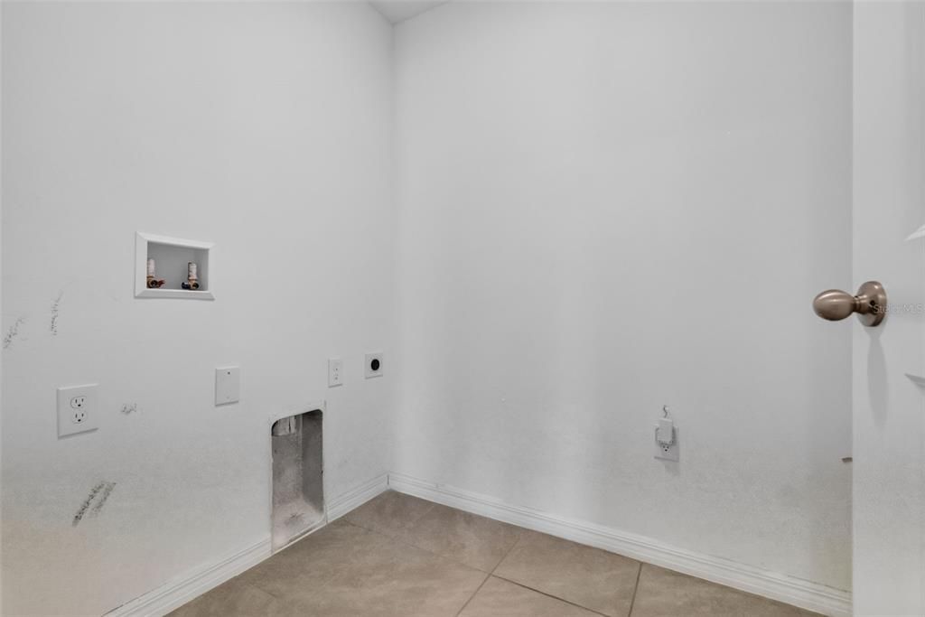 For Sale: $325,000 (4 beds, 2 baths, 1816 Square Feet)