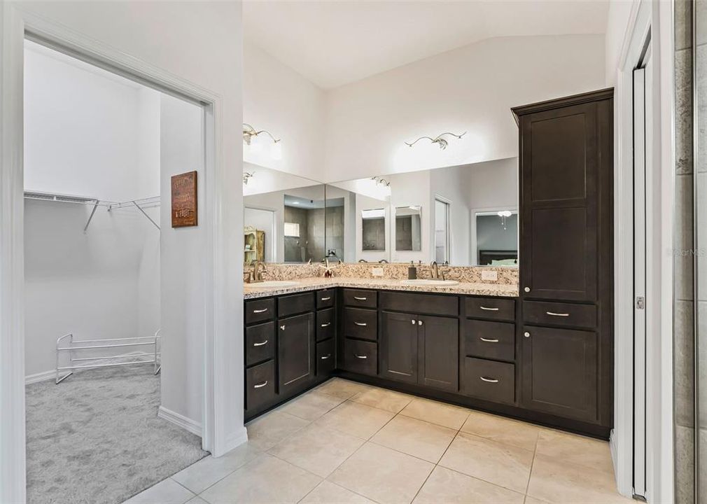 For Sale: $579,000 (3 beds, 3 baths, 1977 Square Feet)