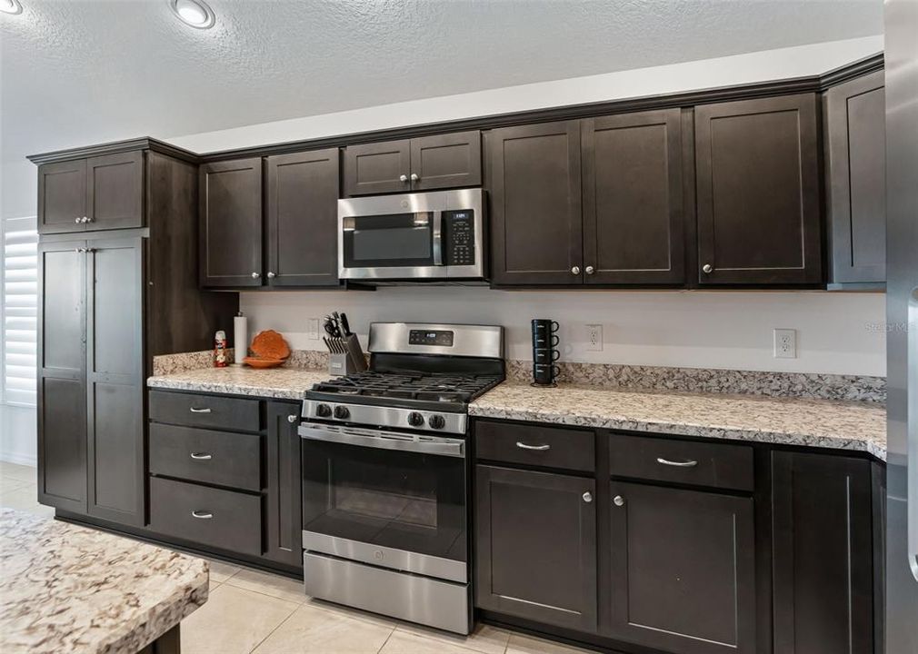 For Sale: $579,000 (3 beds, 3 baths, 1977 Square Feet)