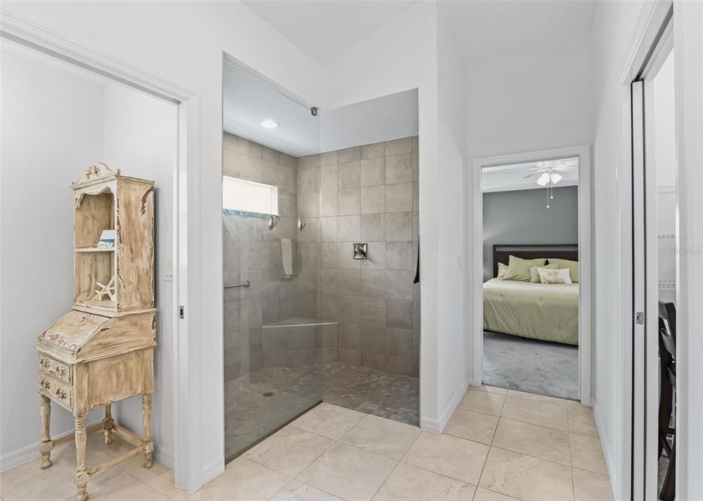 For Sale: $579,000 (3 beds, 3 baths, 1977 Square Feet)