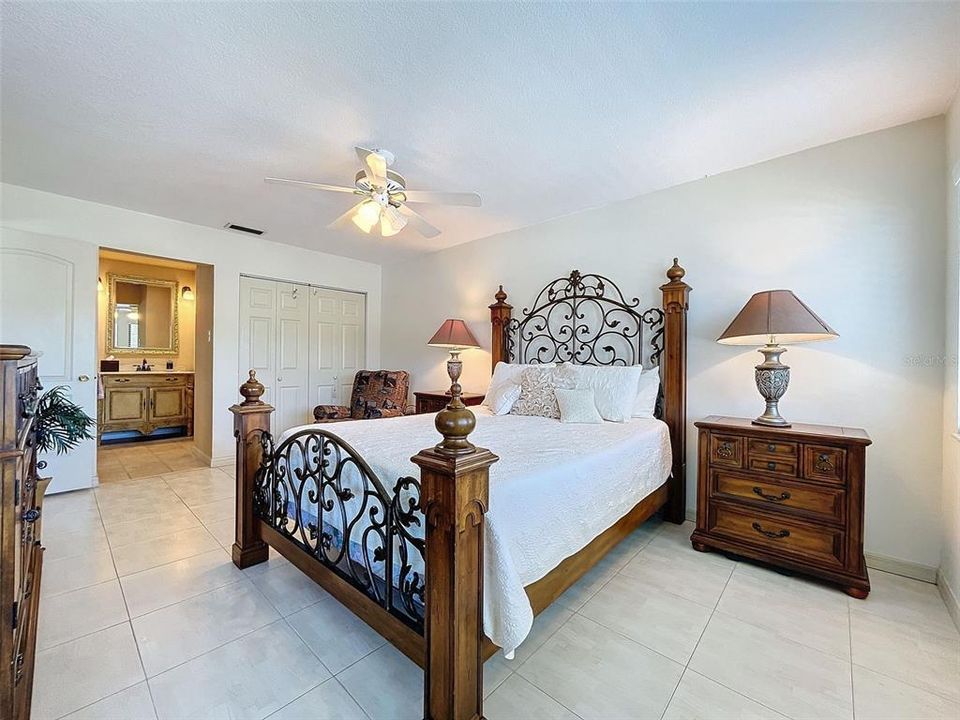 For Sale: $350,000 (2 beds, 2 baths, 1065 Square Feet)