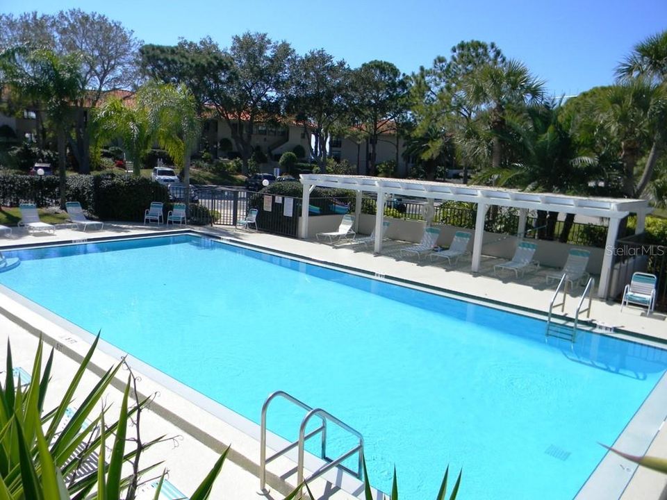 For Sale: $350,000 (2 beds, 2 baths, 1065 Square Feet)
