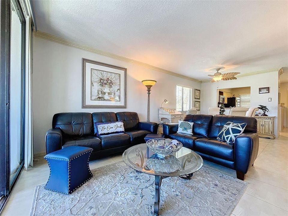 For Sale: $350,000 (2 beds, 2 baths, 1065 Square Feet)